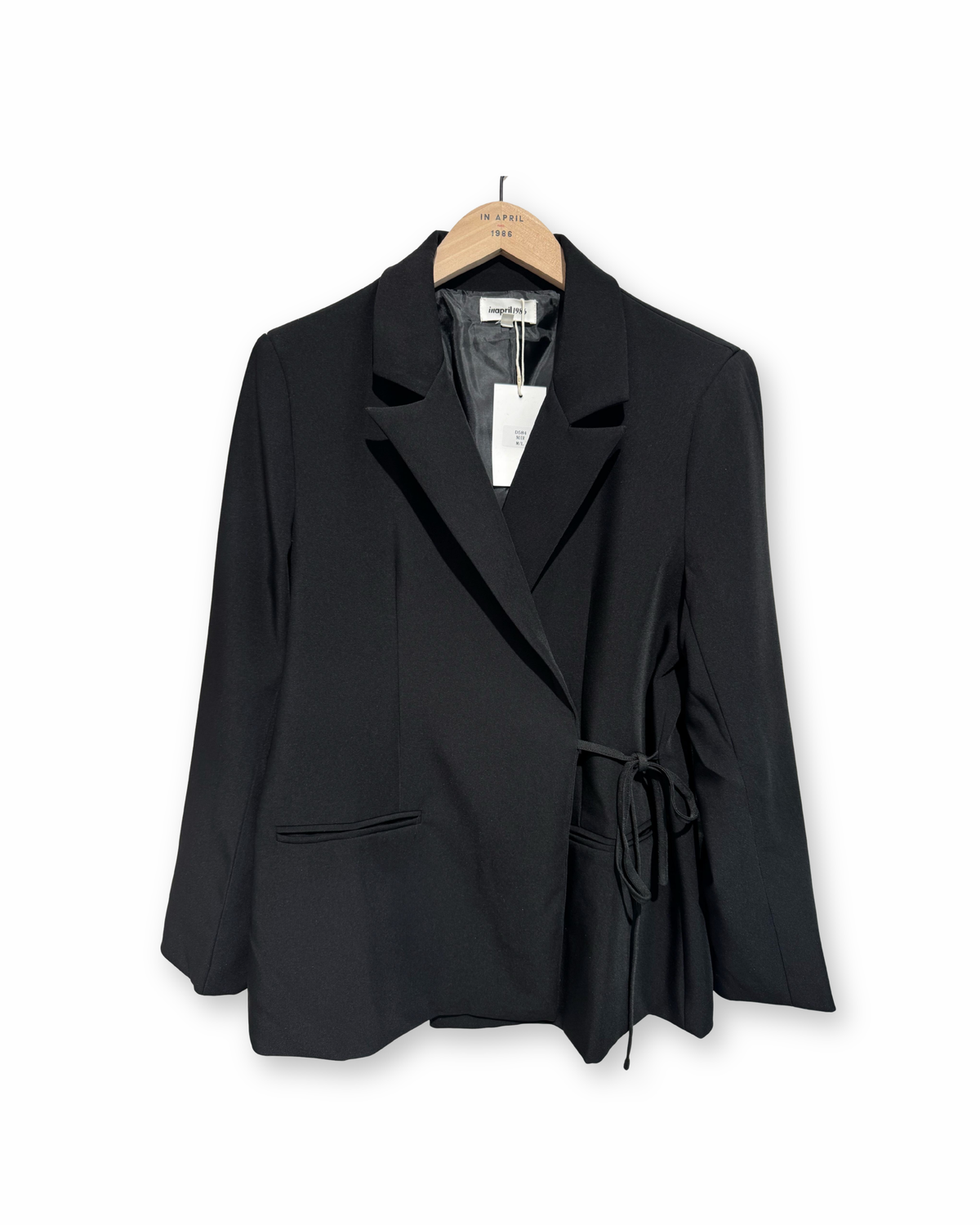Schwarzer Blazer zum binden