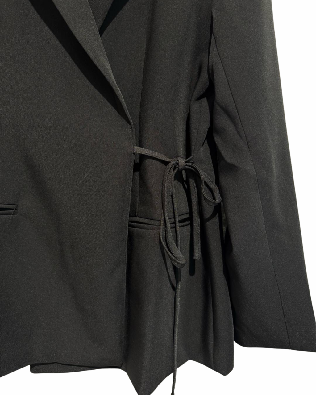 Schwarzer Blazer zum binden