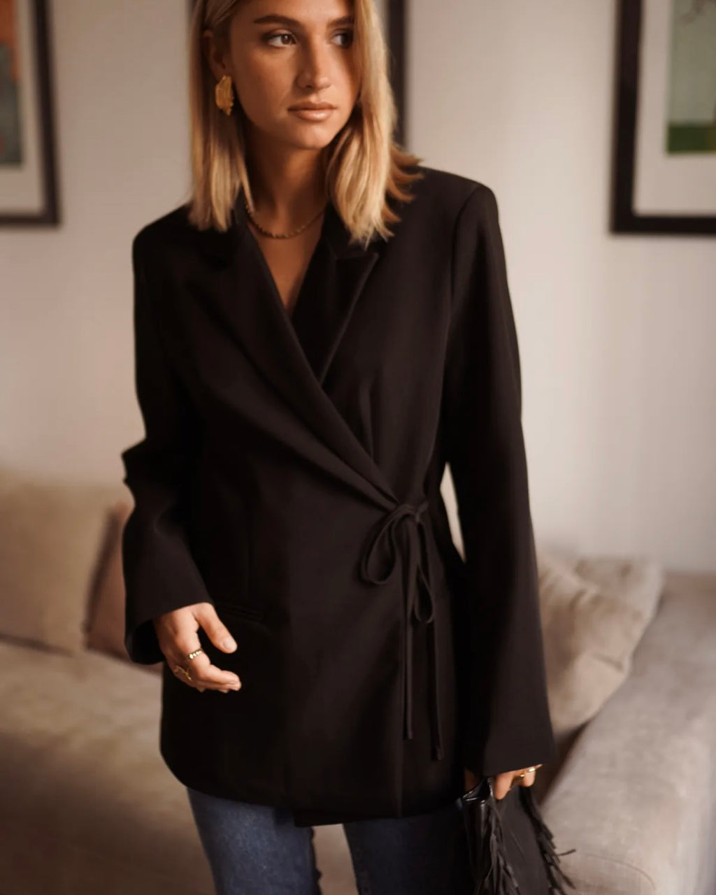 Schwarzer Blazer zum binden