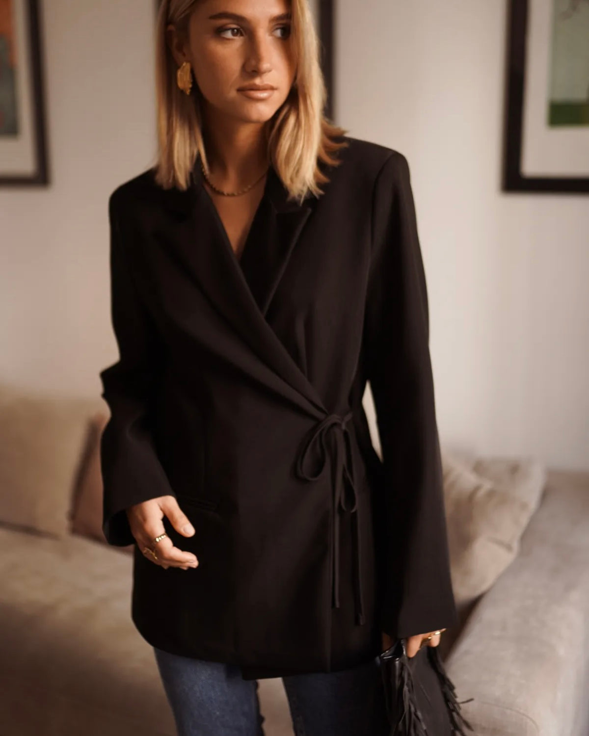 Schwarzer Blazer zum binden