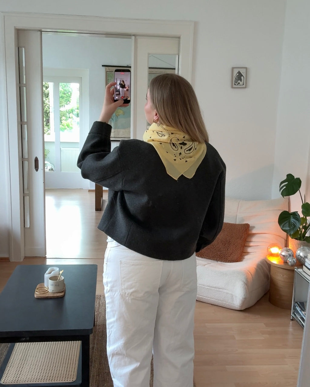 Tuch mit Muster gelb